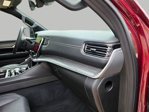 Used 2023 Jeep Wagoneer L Series II image 16