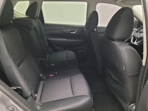 Used 2018 Nissan Rogue SV w/ Premium Package FWD image 19