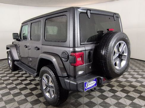 Used 2018 Jeep Wrangler Unlimited Sahara AWD/4WD image 7