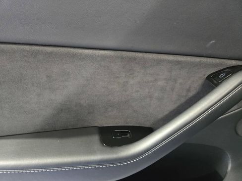 Used 2021 Tesla Model Y 2WD image 11