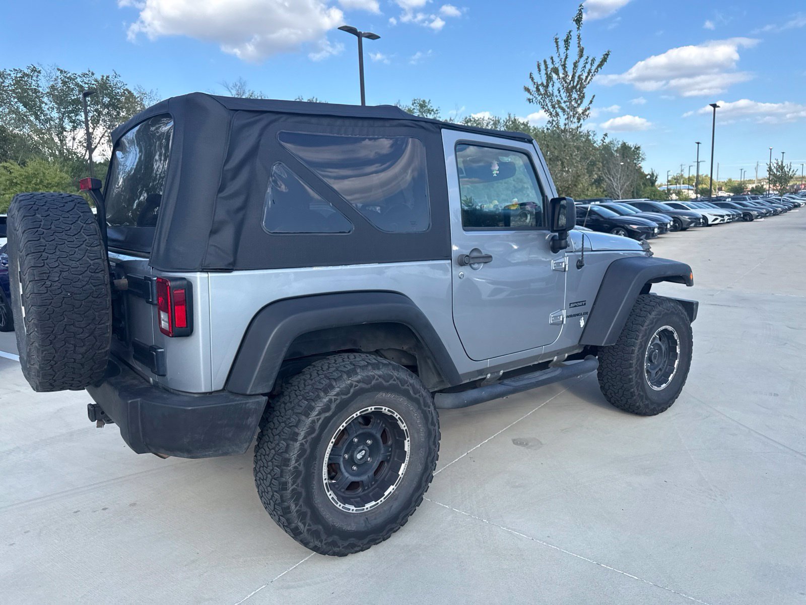 Used 2015 Jeep Wrangler Sport AWD/4WD image 3