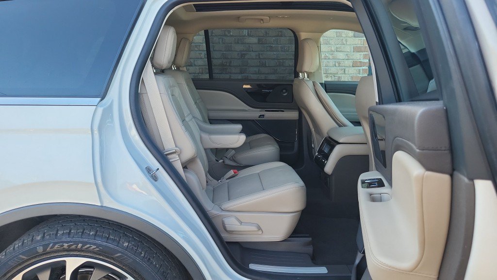 Used 2021 Lincoln Aviator Reserve w/ Equipment Group 201A AWD/4WD image 21
