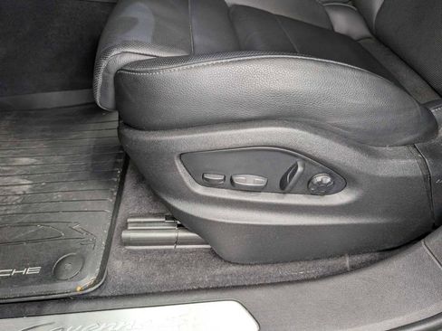 Used 2024 Porsche Cayenne S image 32