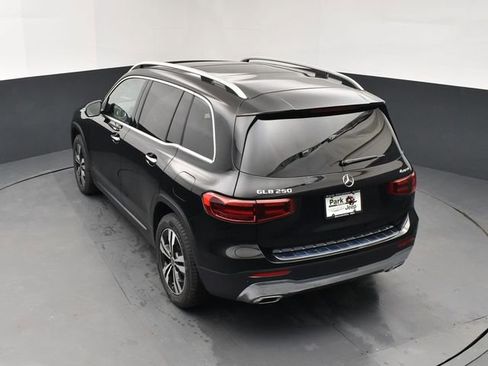 Used 2025 Mercedes-Benz GLB 250 4MATIC image 16