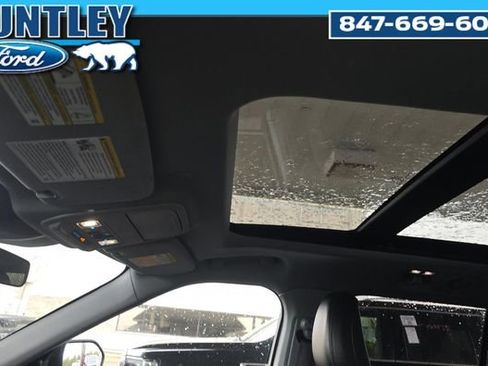 Used 2022 Ford Explorer XLT w/ XLT Sport Appearance Package image 11