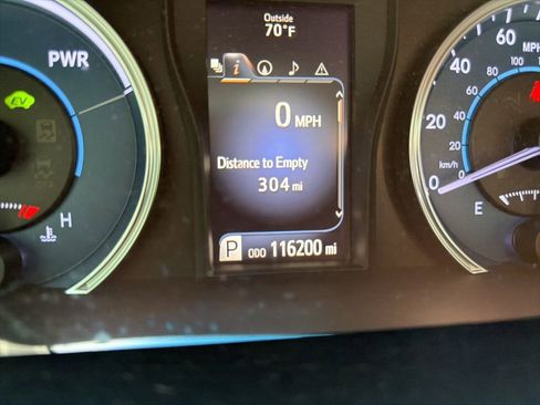 Used 2016 Toyota Camry XLE w/ Moonroof Package image 9