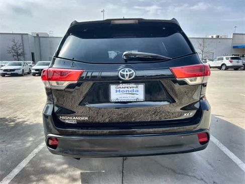 Used 2017 Toyota Highlander XLE image 6