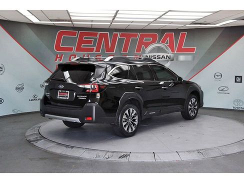 Used 2025 Subaru Outback Touring AWD/4WD image 5