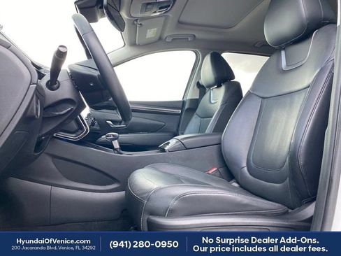 Used 2022 Hyundai Tucson SEL w/ Convenience + Premium Package FWD image 2