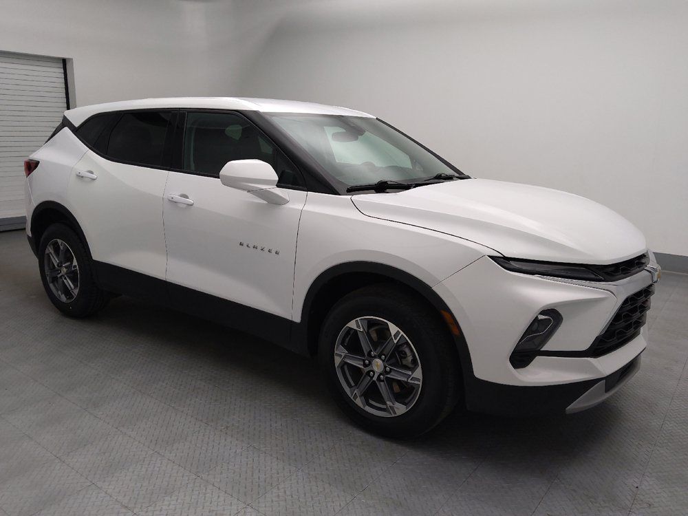 Used 2025 Chevrolet Blazer LT FWD image 11