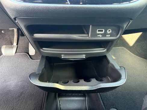 Used 2018 Chrysler Pacifica Touring-L w/ Premium Audio Group image 25