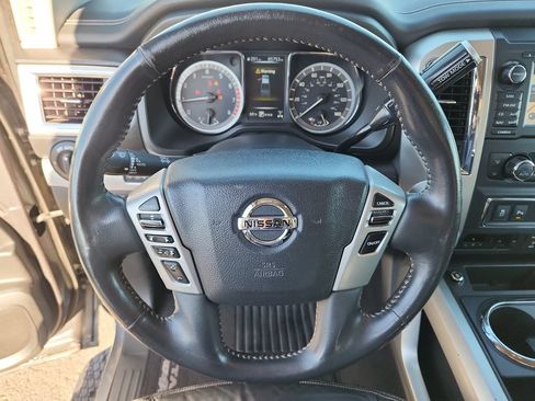 Used 2016 Nissan Titan PRO-4X AWD/4WD image 17