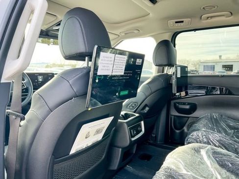 New 2026 Kia Carnival SX Prestige FWD image 12