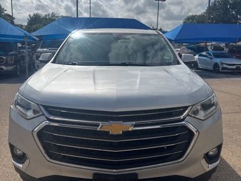 Used 2018 Chevrolet Traverse LT image 2