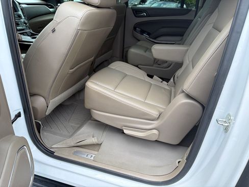 Used 2020 Chevrolet Suburban LT RWD image 21