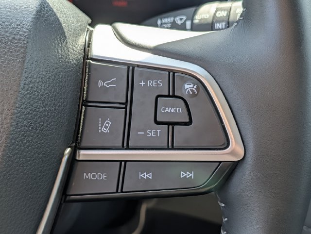 Used 2025 Toyota Highlander Platinum AWD/4WD image 19