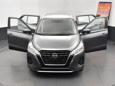 Used 2023 Nissan Kicks SV image 10