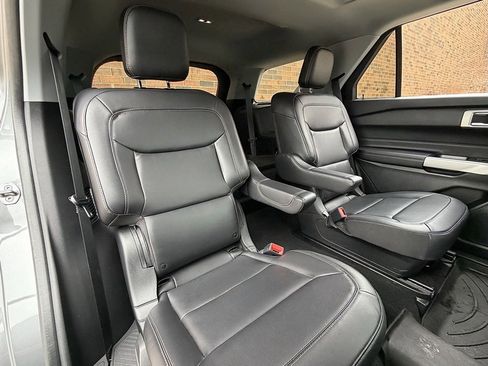 Used 2022 Ford Explorer XLT w/ Equipment Group 202A image 22