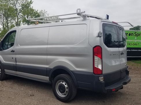 Used 2016 Ford Transit 250 130 Low Roof RWD image 3