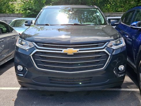 Used 2021 Chevrolet Traverse LT w/ LPO, Cargo Package FWD image 2