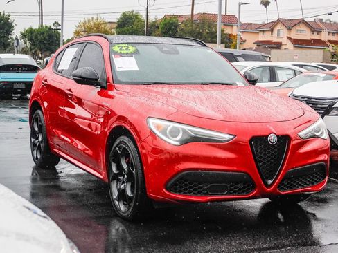Used 2022 Alfa Romeo Stelvio Veloce image 4
