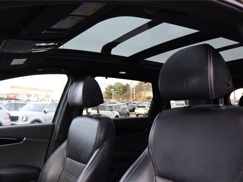 Used 2018 Kia Sorento SX image 24