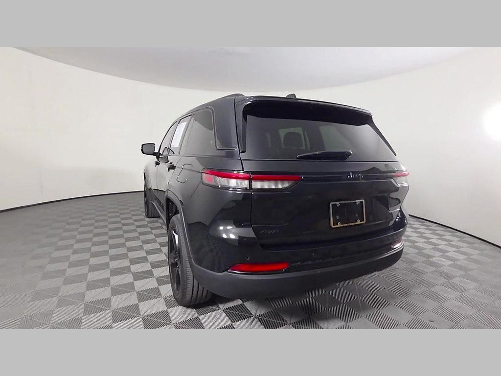 Used 2023 Jeep Grand Cherokee Altitude AWD/4WD image 10
