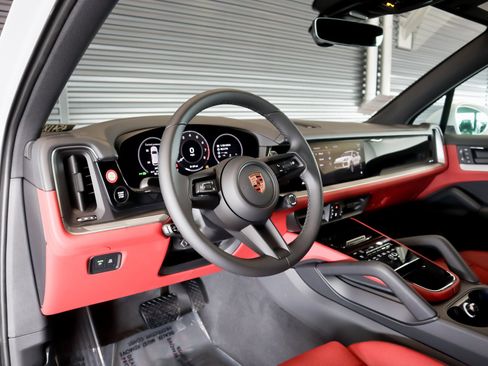 New 2026 Porsche Cayenne image 4