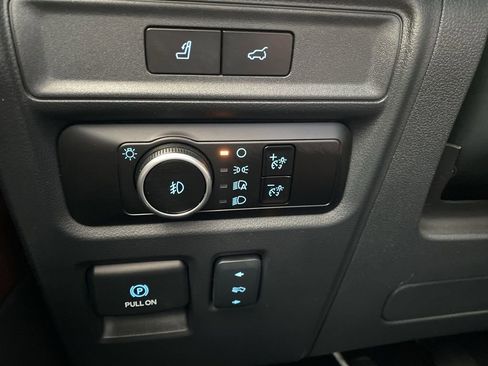 Certified 2024 Ford Expedition Limited image 33