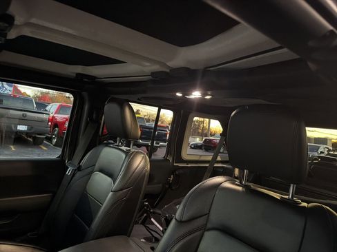 Certified 2021 Jeep Wrangler Unlimited Sahara image 6