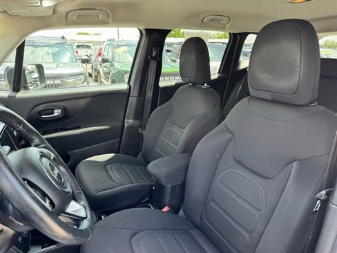 Used 2019 Jeep Renegade Latitude w/ Cold Weather Group AWD/4WD image 27