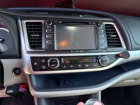 Used 2018 Toyota Highlander XLE FWD image 7