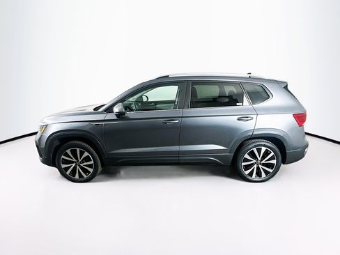 Used 2022 Volkswagen Taos SE FWD image 4