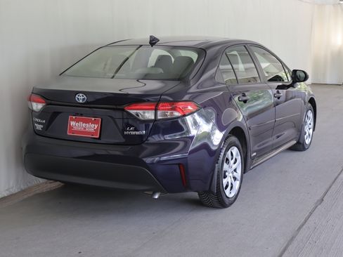 Used 2024 Toyota Corolla LE AWD/4WD image 6