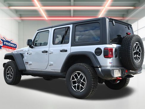 Used 2024 Jeep Wrangler Unlimited Rubicon AWD/4WD image 3