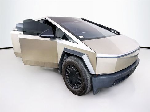 Used 2024 Tesla Cybertruck AWD Crew Cab image 34