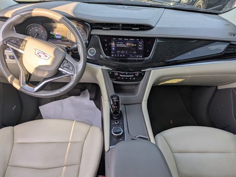Used 2022 Cadillac XT6 Premium Luxury w/ Technology Package image 18