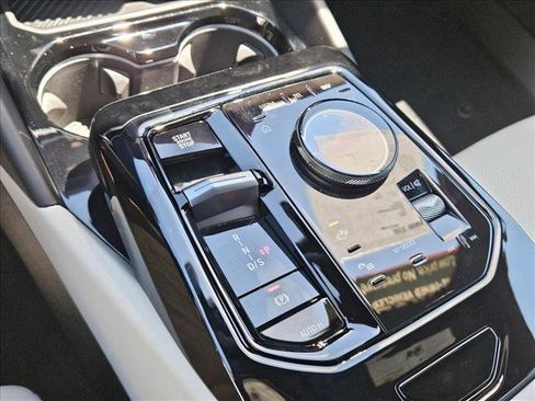 Certified 2025 BMW 530i image 14