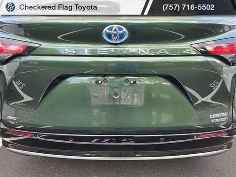 Used 2023 Toyota Sienna Limited image 7