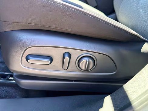 Used 2024 Chevrolet TrailBlazer LT w/ Convenience Package AWD/4WD image 17