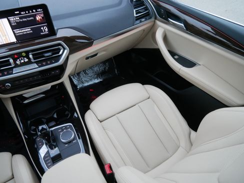 Used 2022 BMW X3 xDrive30i w/ Premium Package image 11