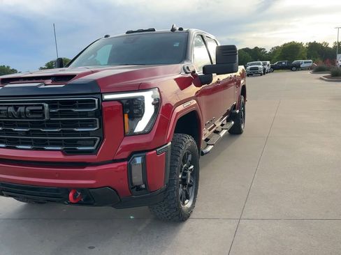 Used 2024 GMC Sierra 2500 AT4 w/ Technology Package AWD/4WD image 2