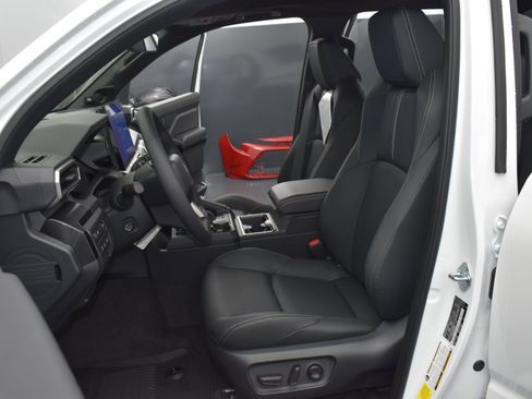 Used 2025 Toyota 4Runner Limited image 23