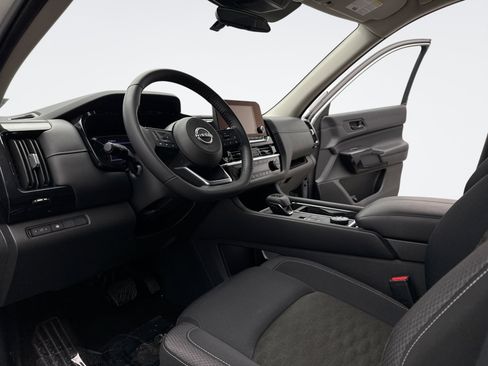 Used 2024 Nissan Pathfinder SV image 10