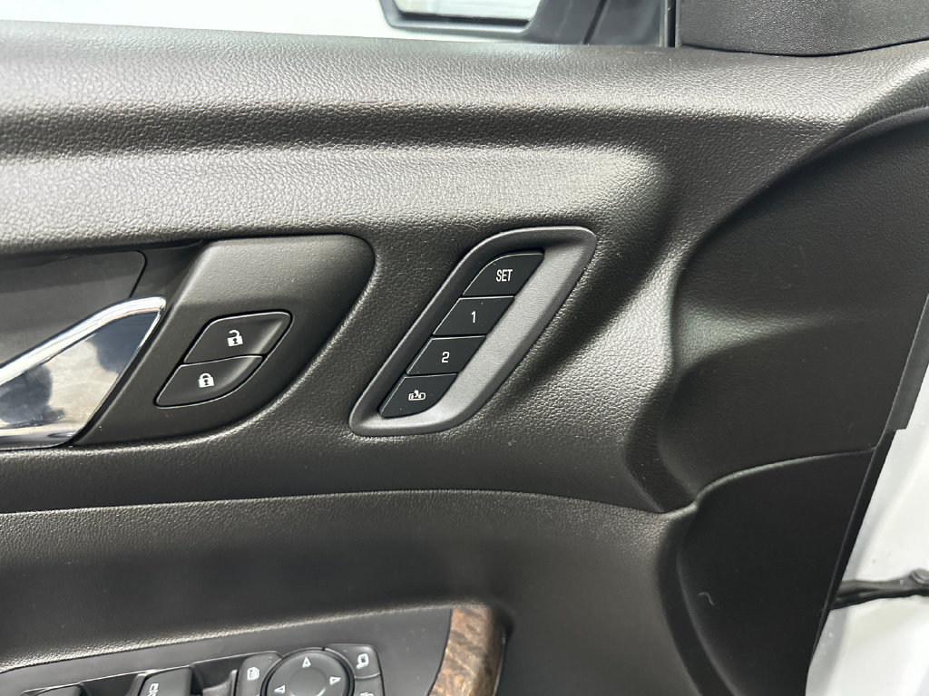 Used 2023 GMC Acadia Denali w/ Denali Technology Package FWD image 12