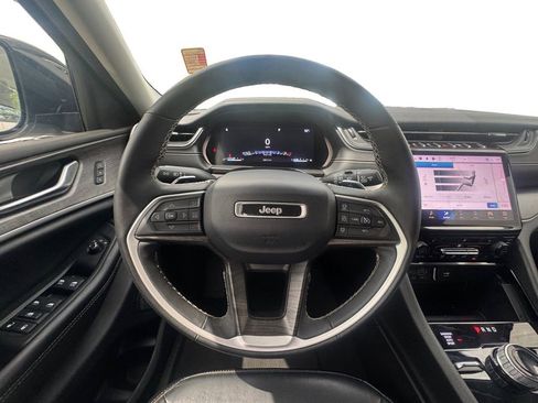 Used 2023 Jeep Grand Cherokee L Limited w/ Black Appearance Package AWD/4WD image 13