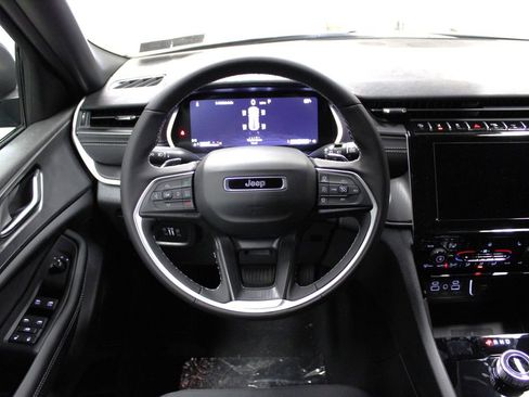 New 2025 Jeep Grand Cherokee Laredo X w/ Luxury Tech Group I image 12