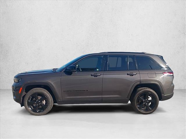 Used 2023 Jeep Grand Cherokee Altitude AWD/4WD image 9