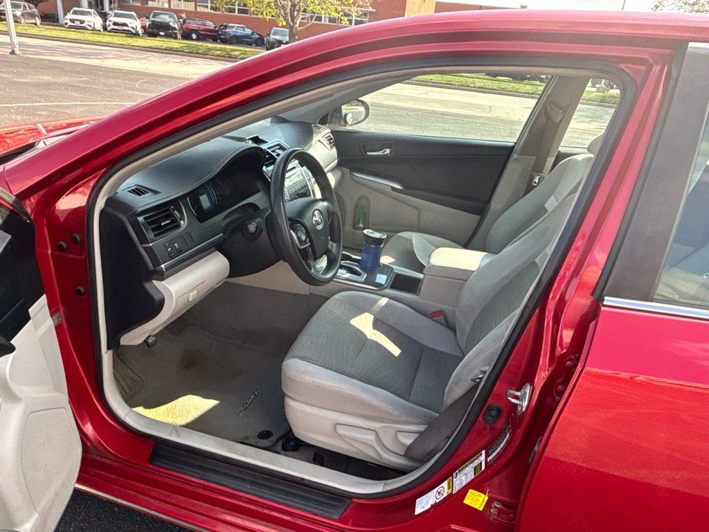 Used 2012 Toyota Camry LE FWD image 19