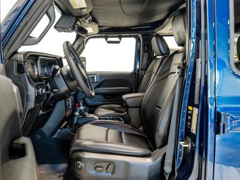 Used 2025 Jeep Wrangler Unlimited Rubicon AWD/4WD image 5